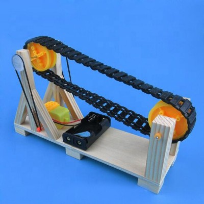 Small invention DIY hand lift elevator conveyor belt for Primary school students